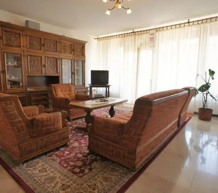 Apartman Prostrani 3 Spavace Sobe Blizu Mora I Plaza